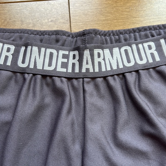 Under Armor Shorts - Picture 3 of 6